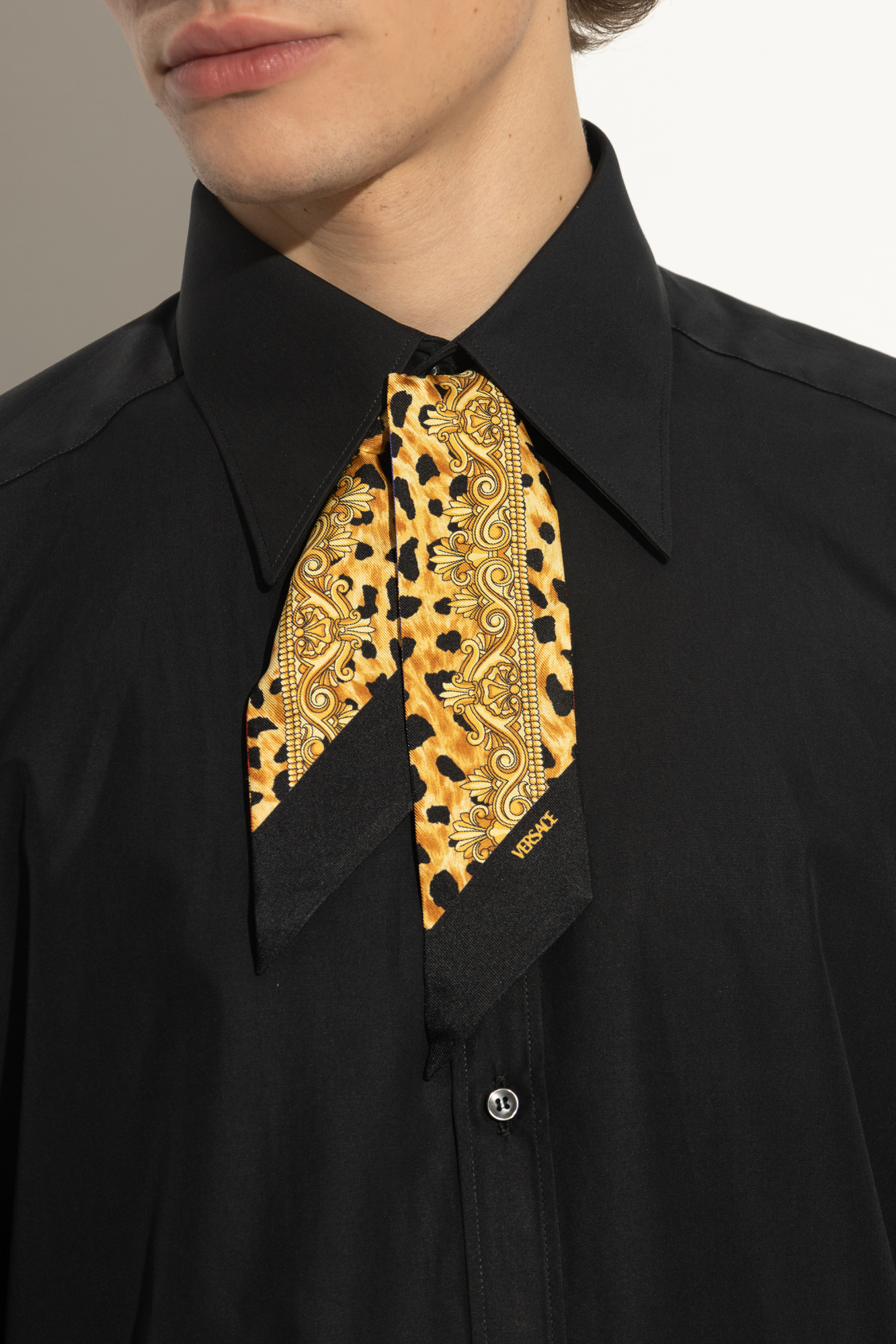 versace マークアクセント、シルクワンピース VERSACE JEANS COUTURE ベルサーチ ヴェルサーチェ スカーフ